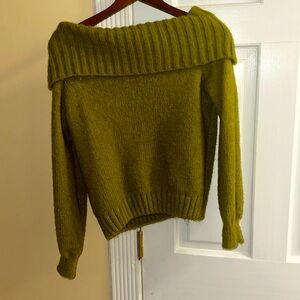 Off the shoulder top, thick and warm. NO ITCHY FEEL